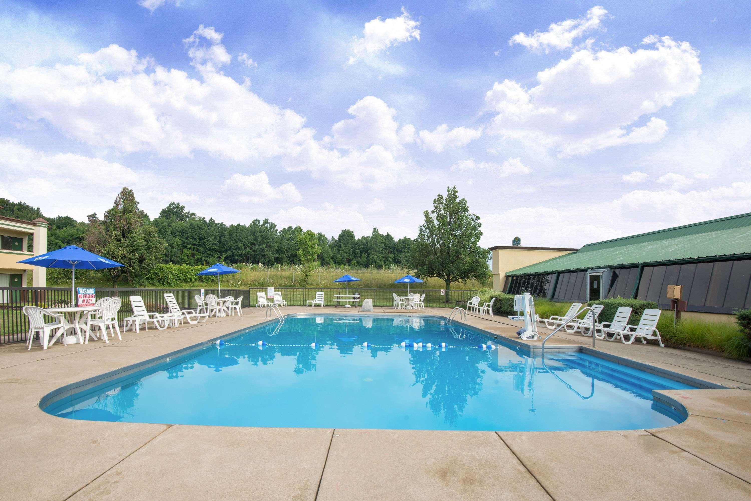Super 8 By Wyndham Erie/I 90 Kearsarge Exterior foto